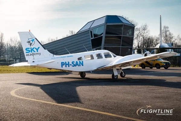 Exterior view of a 1983 Piper Seneca III, PH-SAN.