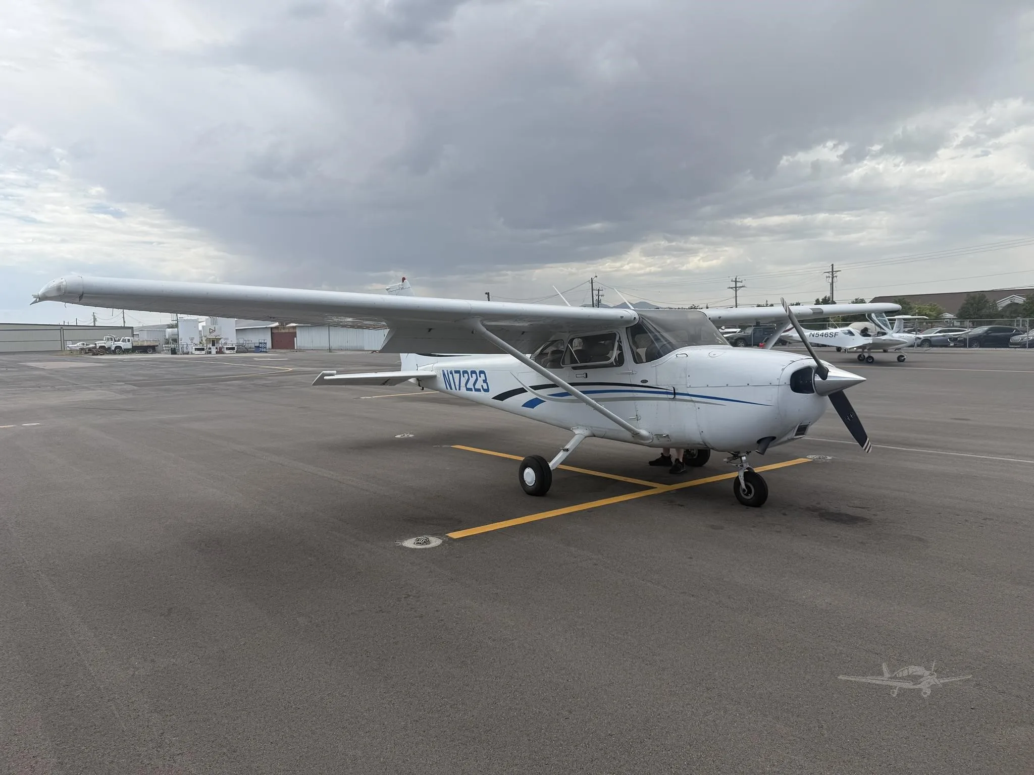 Exterior view of a 2007 CESSNA 172S SKYHAWK SP, N17223.