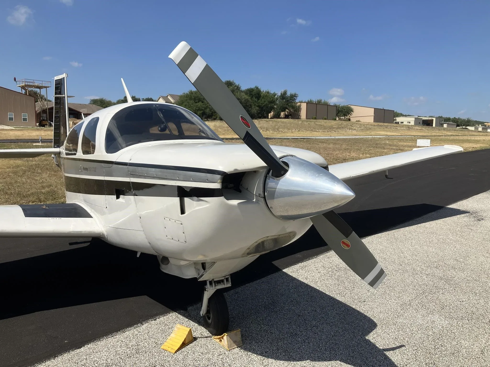 Exterior view of a 1988 MOONEY M20K 252TSE, N963PM.