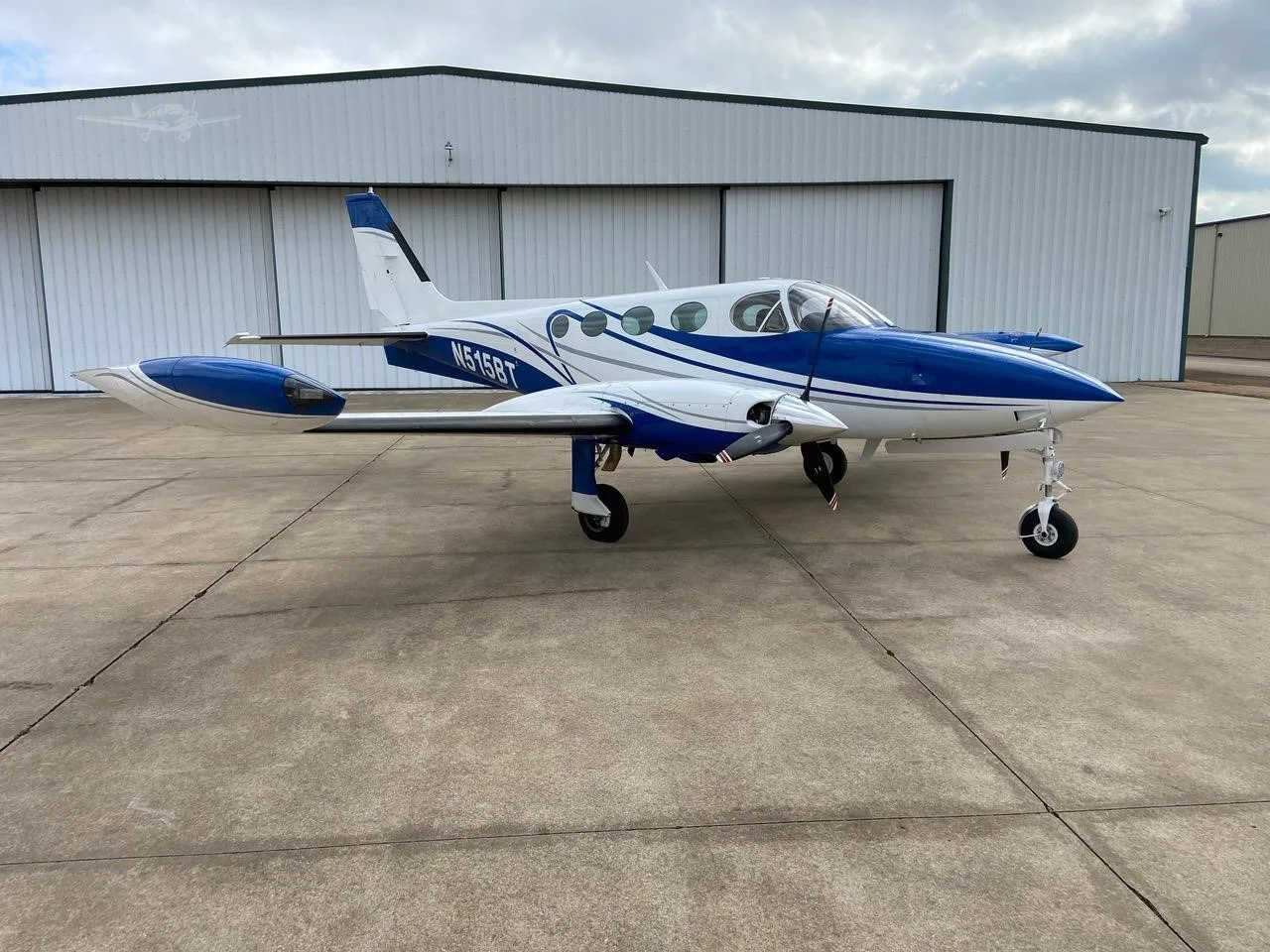 Exterior view of a 1984 CESSNA 340A, N515BT.