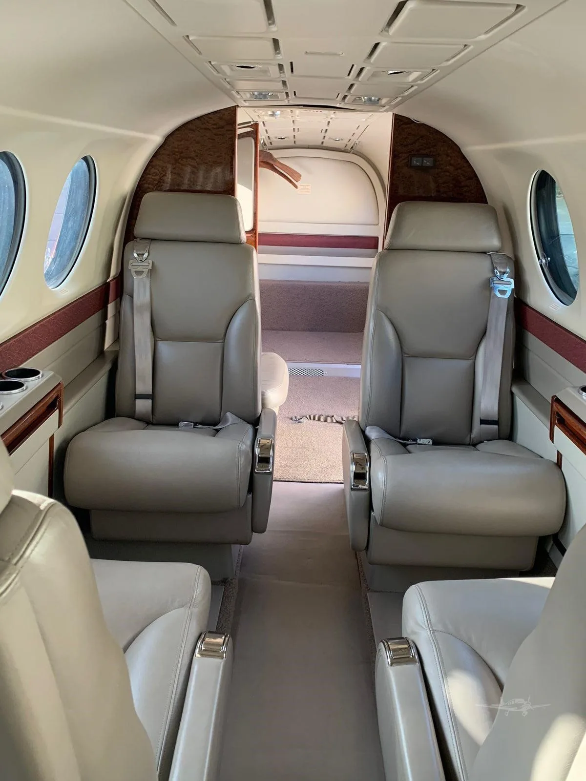 Cabin interior of a 2007 BEECHCRAFT KING AIR 350.