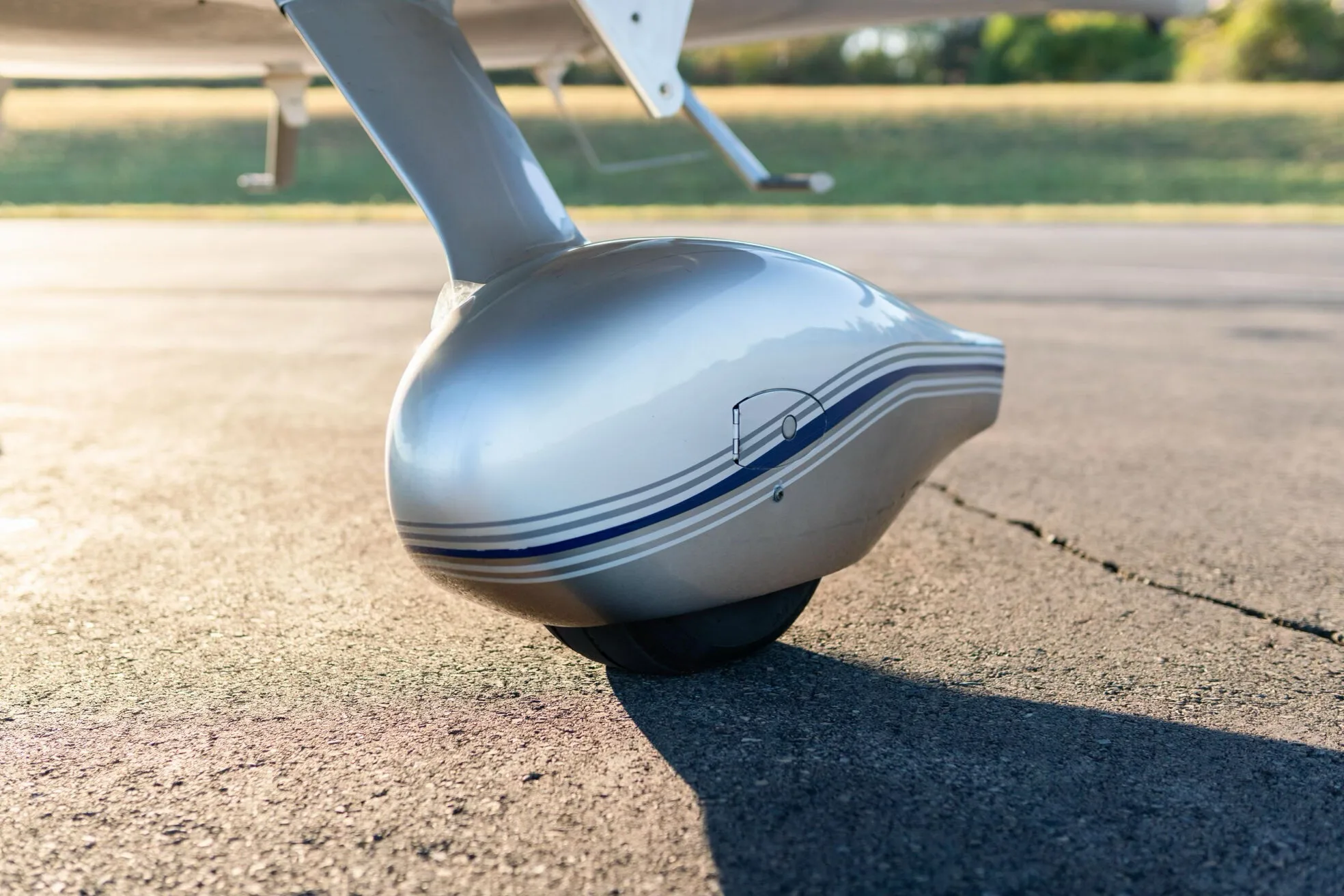 Exterior view of a 2019 Cirrus SR22-G6 GTS, N285WT.