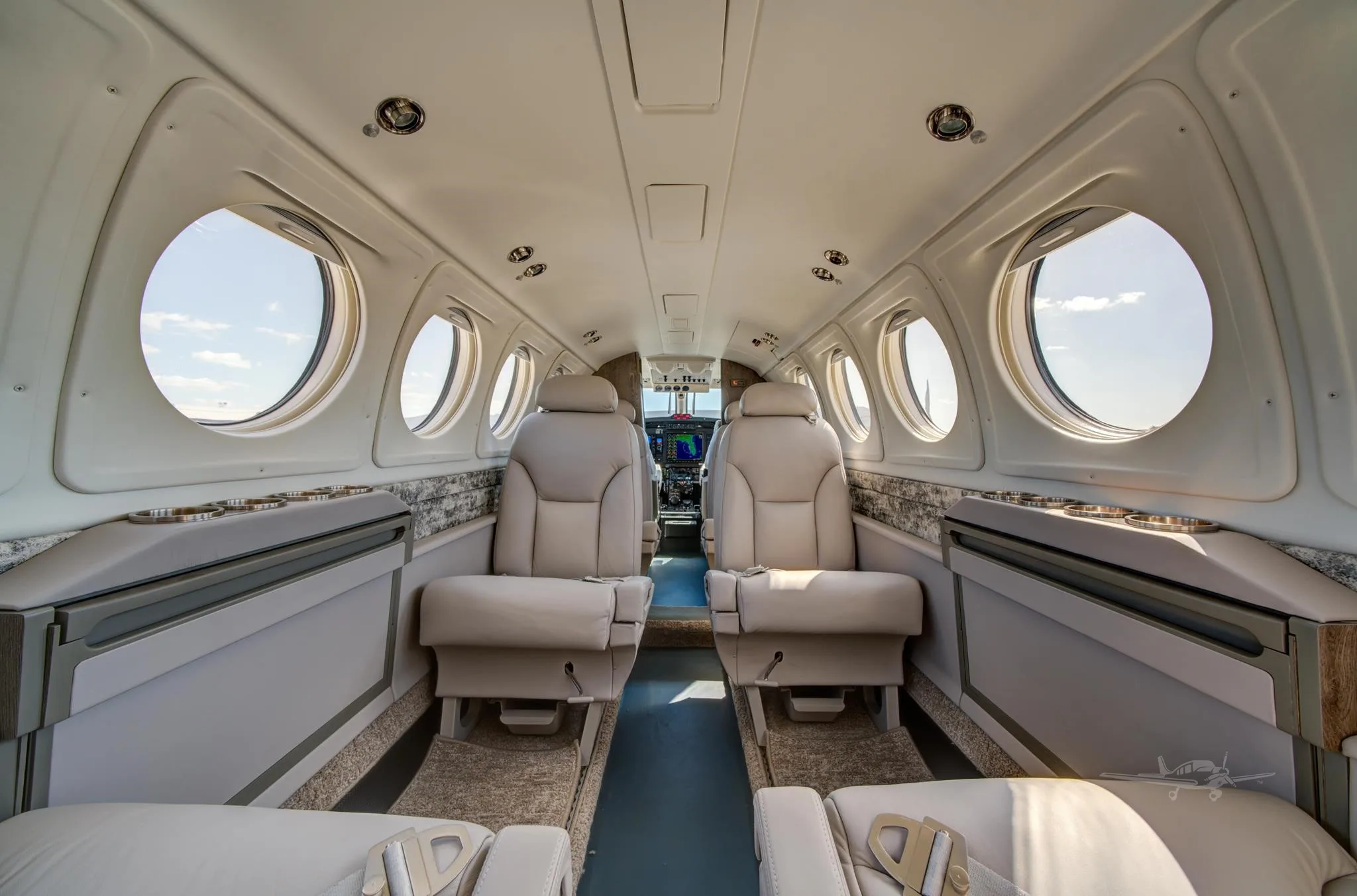 Cabin interior of a 2000 BEECHCRAFT KING AIR B200.