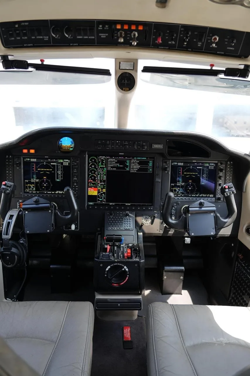 Cockpit and instrument panel of a 2008 DAHER TBM 850.