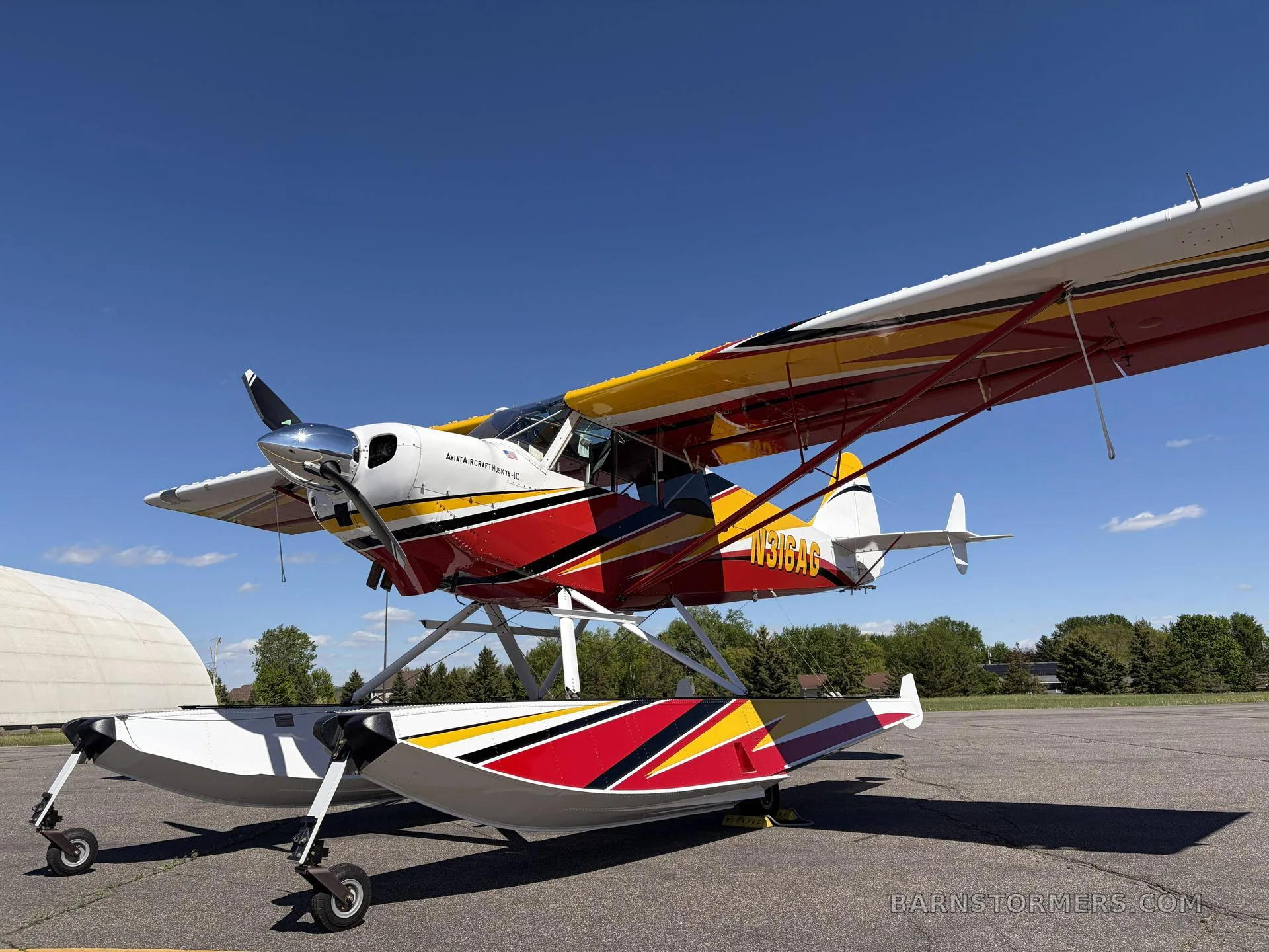 Exterior view of a 2013 Amphib AVIAT HUSKY A1C200.