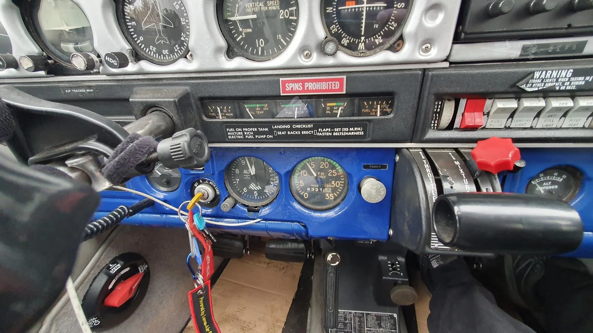 Cockpit and instrument panel of a 1976 PIPER WARRIOR.
