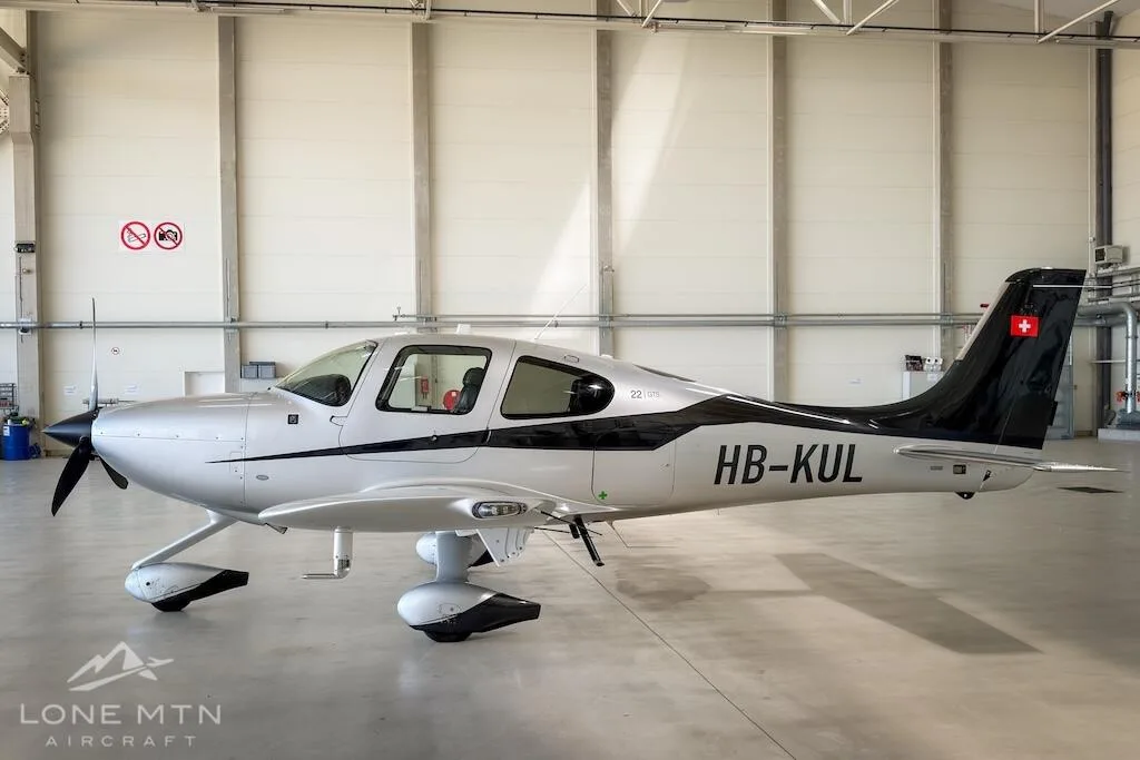 Exterior view of a 2015 Cirrus SR22 G5.