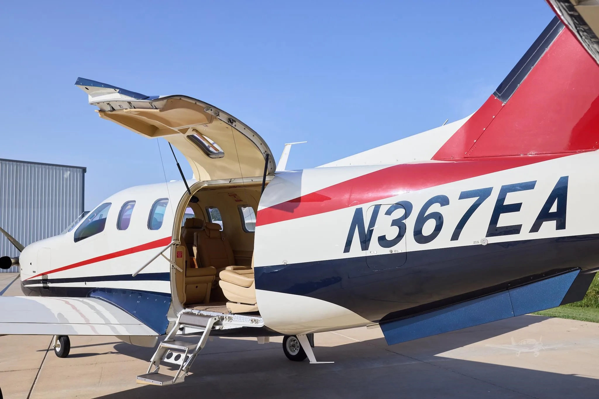 Exterior view of a 2007 DAHER TBM 850, N367EA.