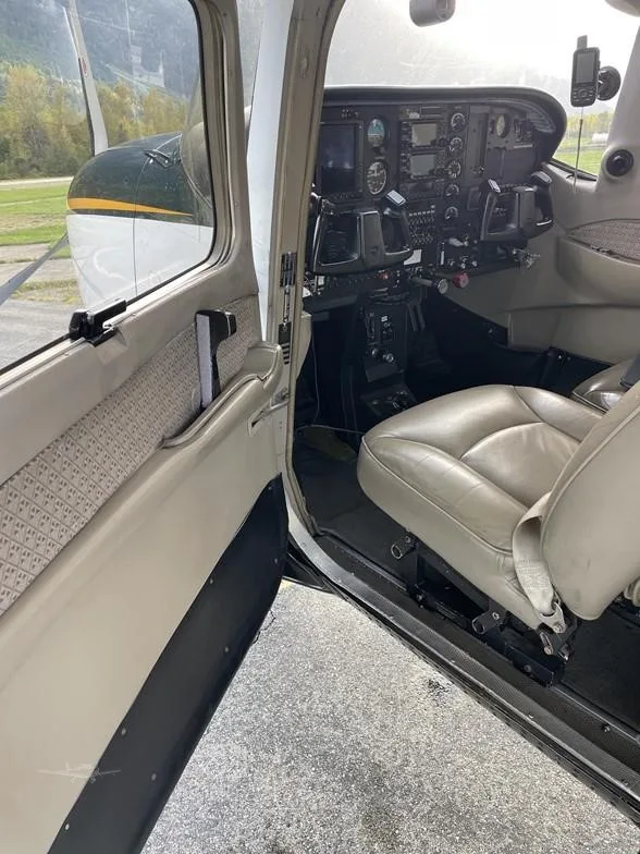 Cabin interior of a 1998 CESSNA TURBO 206H STATIONAIR.