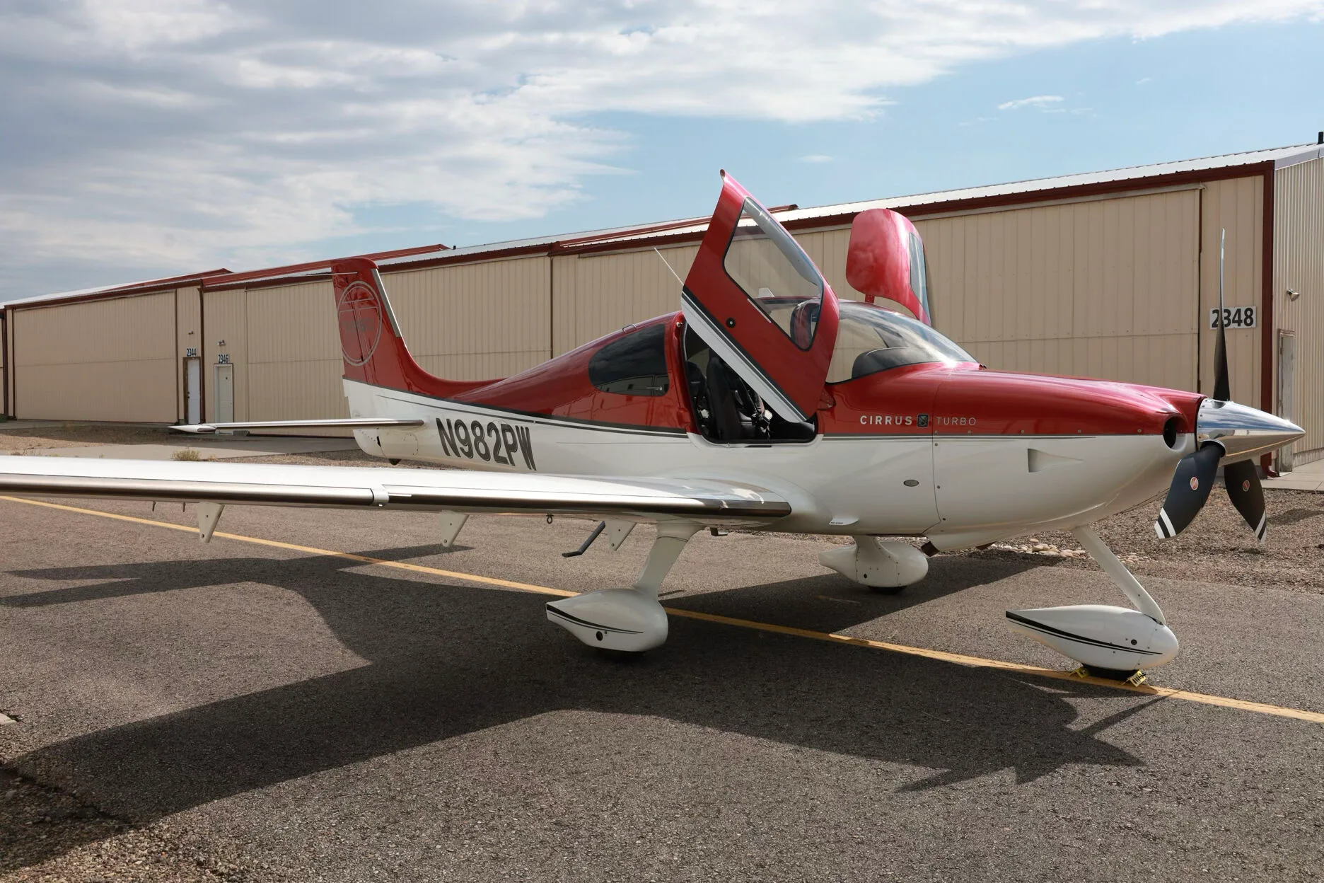 Exterior view of a 2010 Cirrus SR22-G3 Turbo GTS, N982PW.