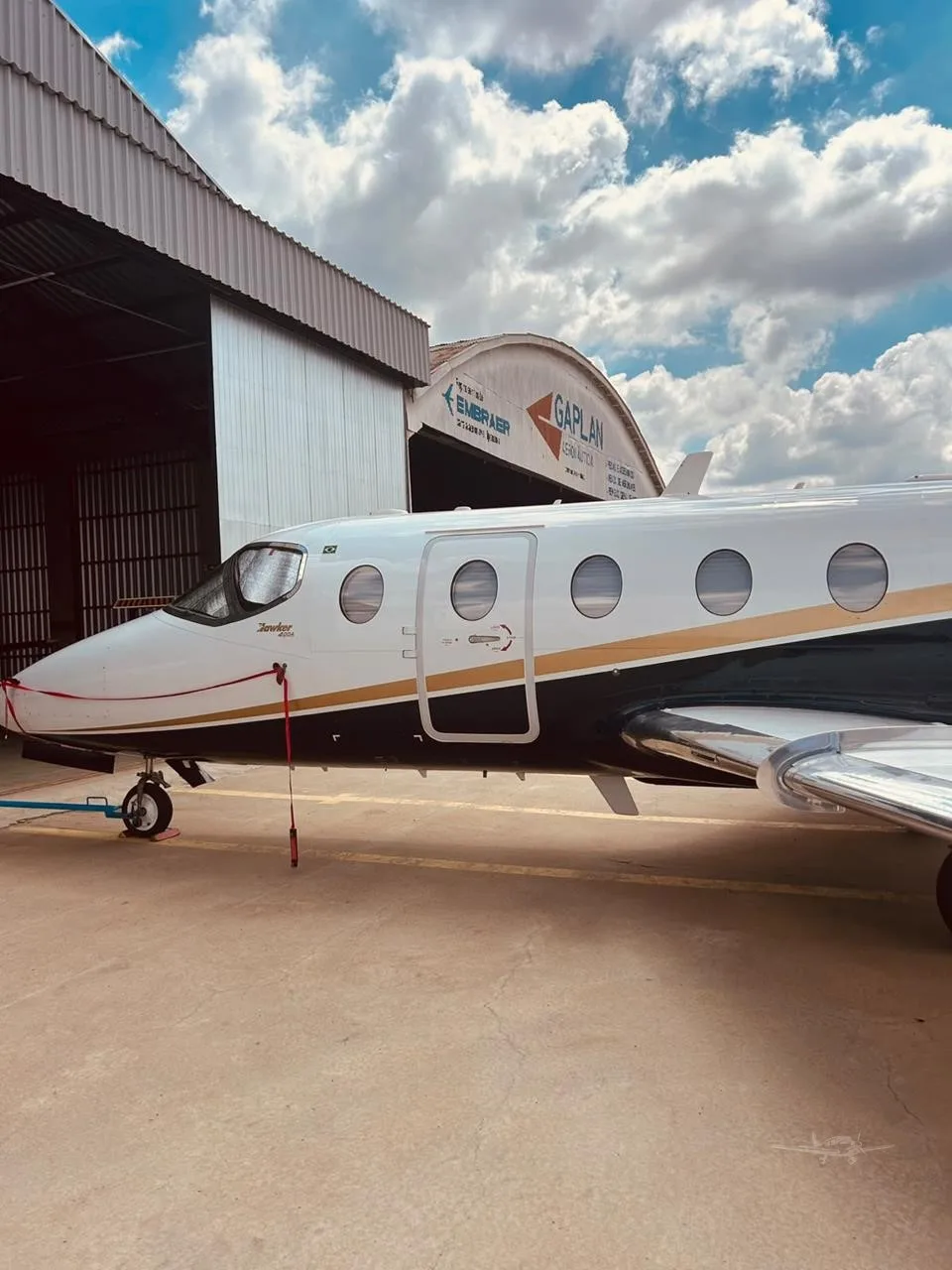 Exterior view of a 1997 HAWKER 400A, PP-DDR.