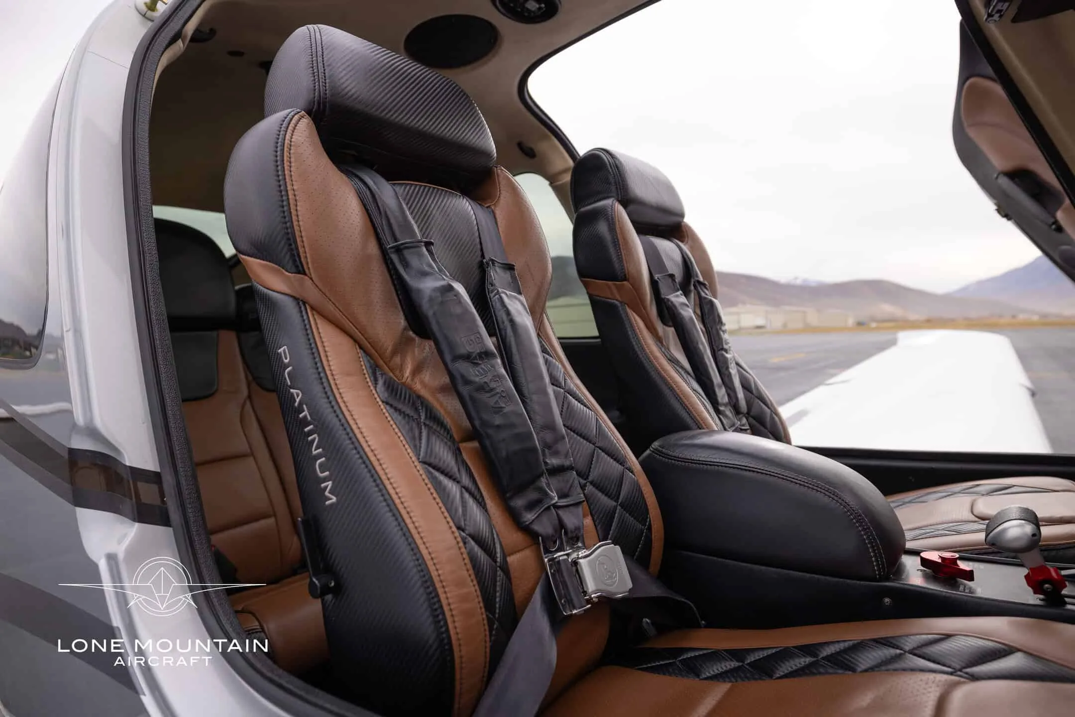 Cabin interior of a 2014 Cirrus SR22-G5 Turbo.