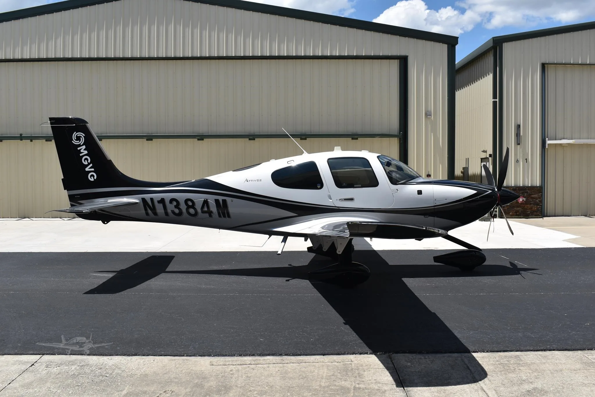 Exterior view of a 2023 CIRRUS SR22-G6 TURBO, N1384M.