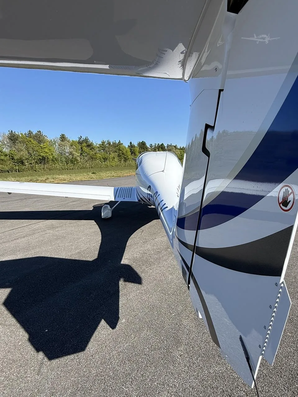 Exterior view of a 2023 DIAMOND DA40 NG, G-SLAY.