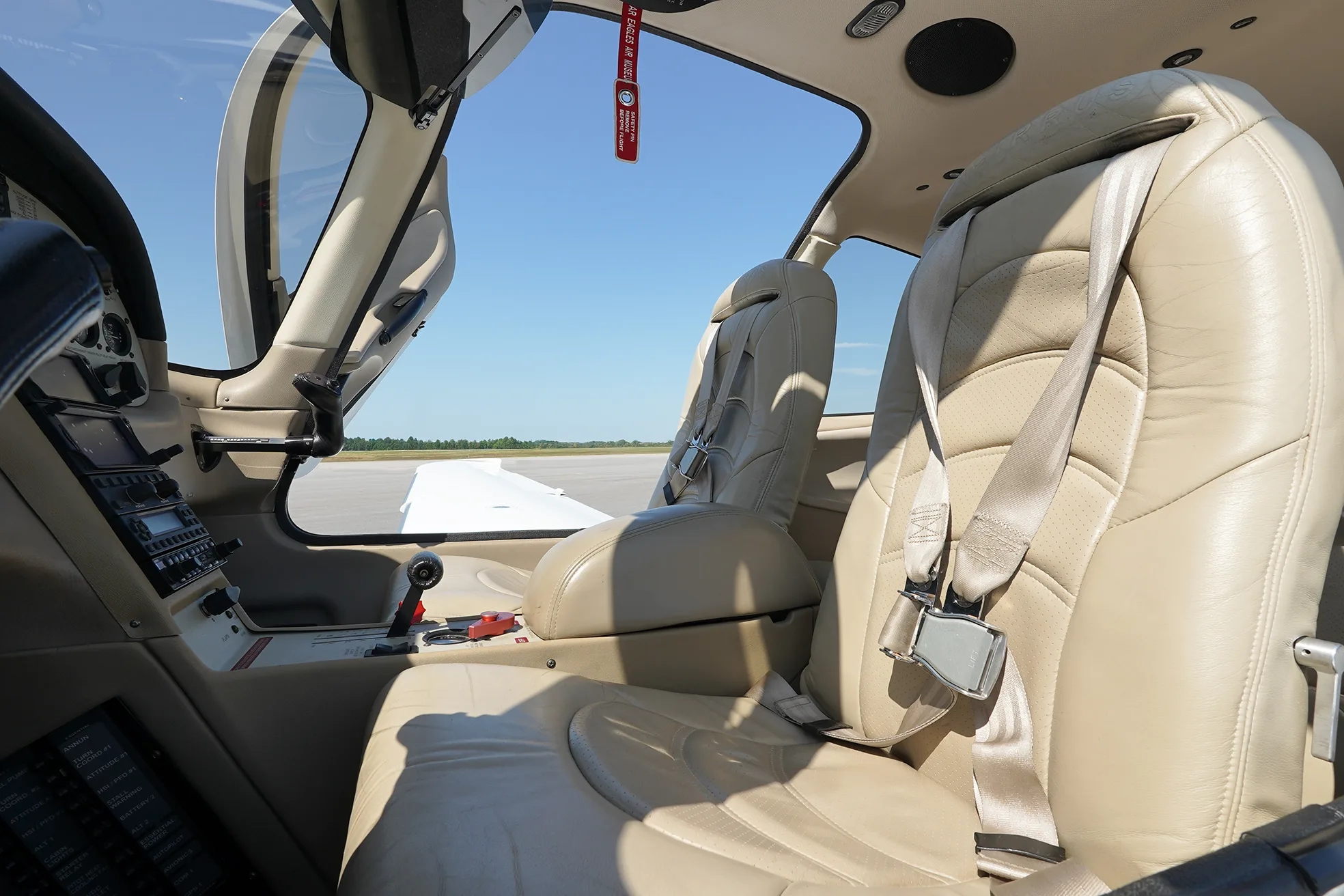 Cabin interior of a 2005 Cirrus SR22 G2.