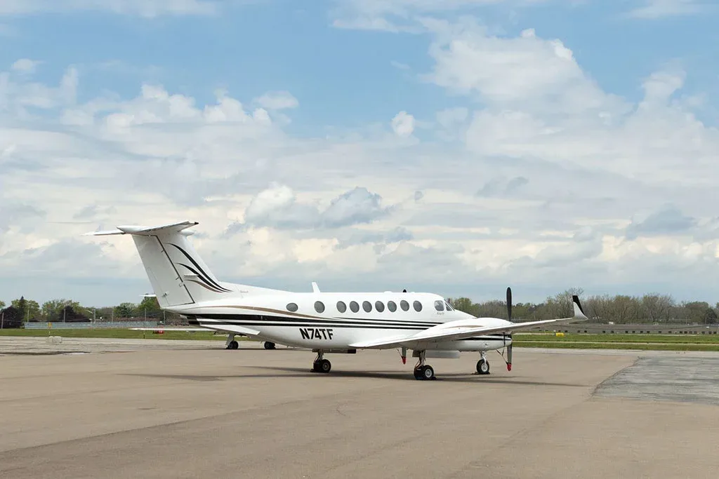 Exterior view of a 2006 Beechcraft King Air 350, FL-492.
