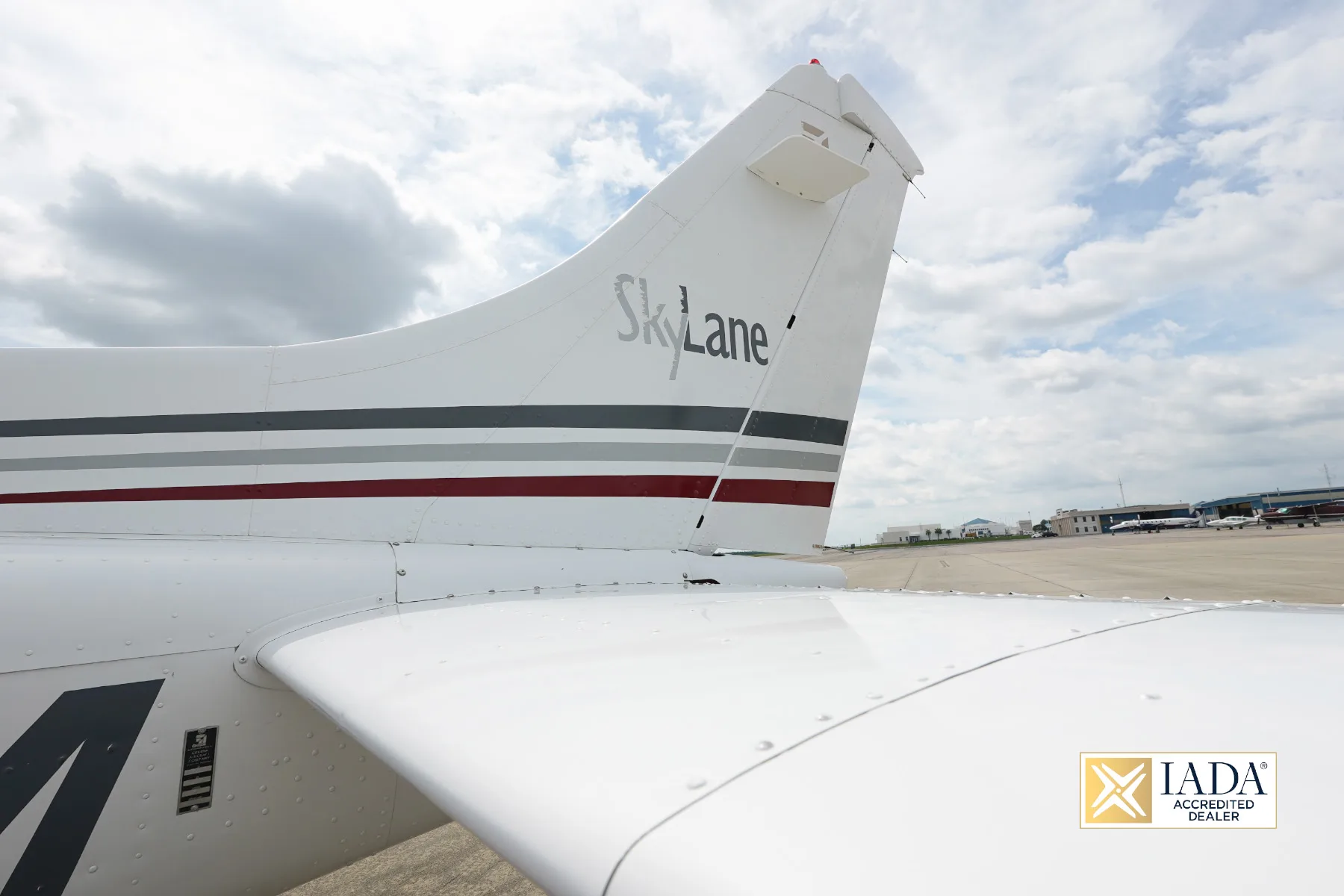 Exterior view of a 2001 Cessna 182T SKYLANE, N168TA.