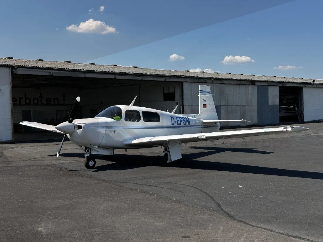 Exterior view of a 1998 Mooney M20J SE.