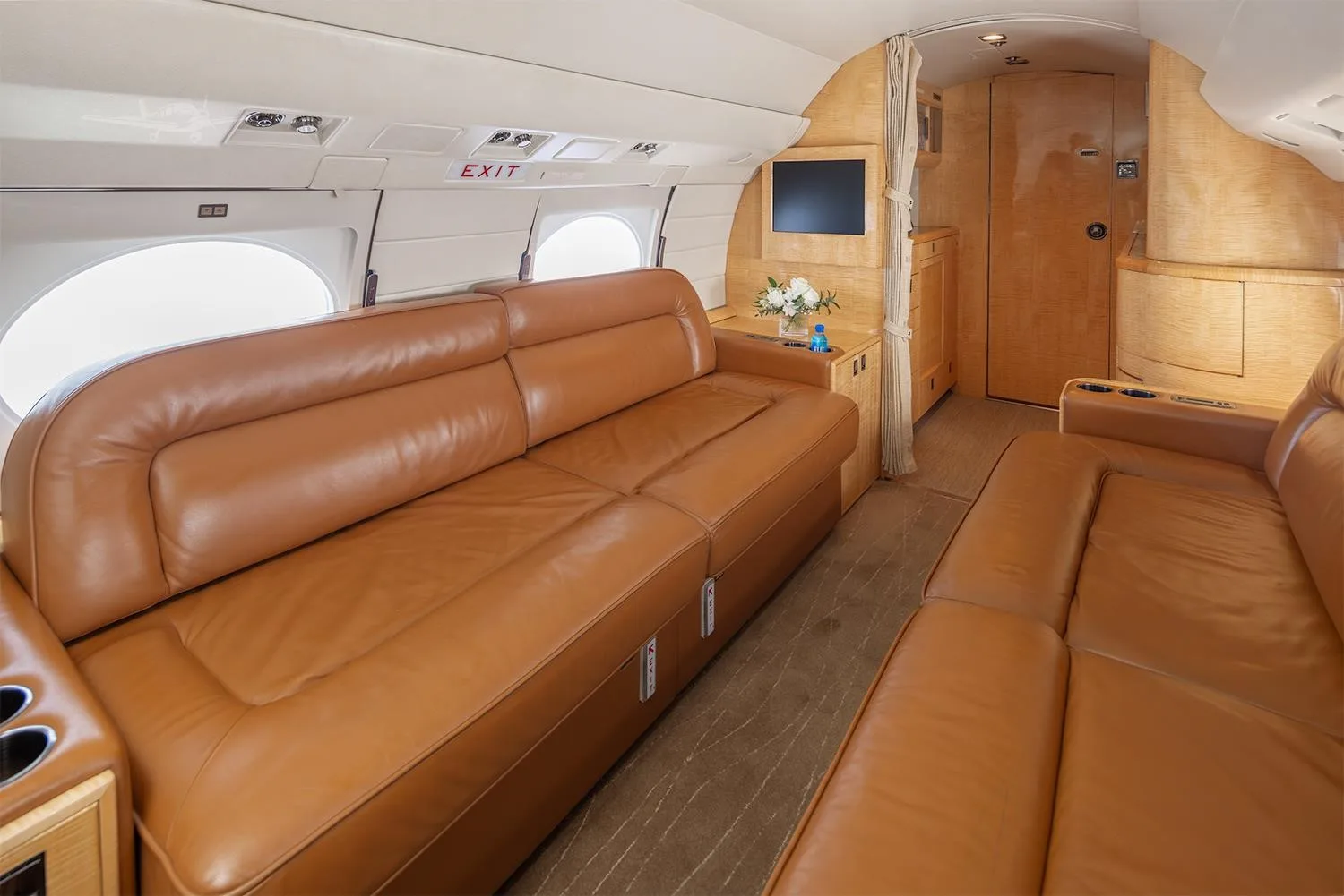 Cabin interior of a 1992 GULFSTREAM GIV.