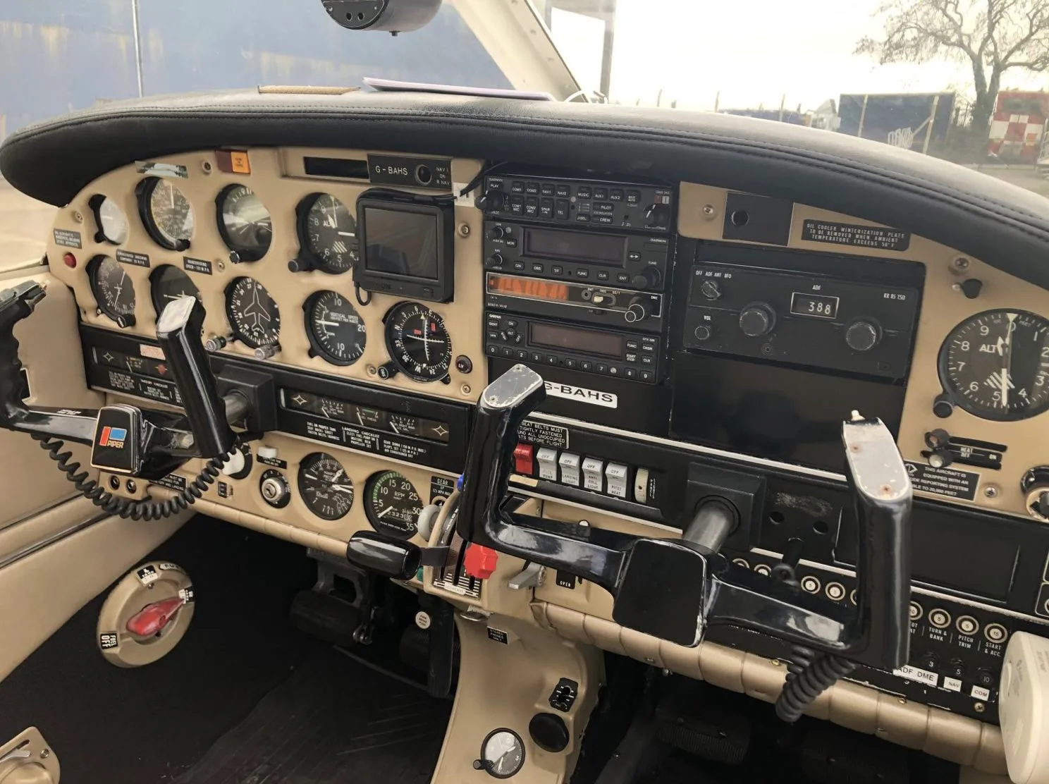 Avionics suite of a 1972 Piper PA-28R-200 Arrow II.