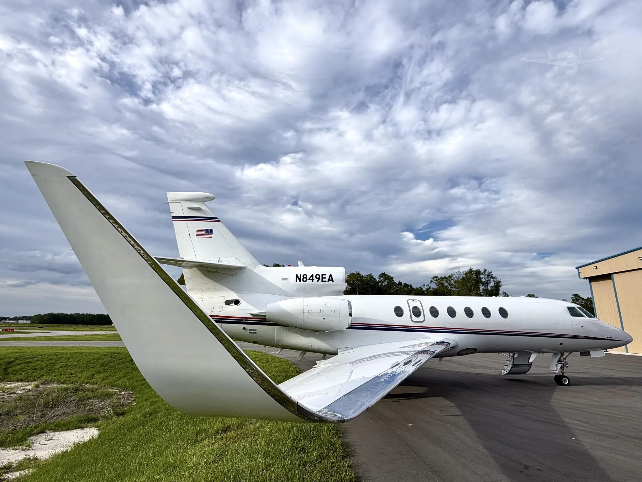 Exterior view of a 1998 DASSAULT FALCON 50EX, N849EA.