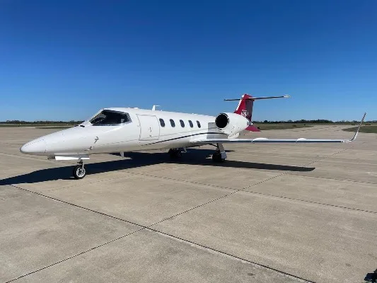 Marketing image of a 1999 Learjet 31.