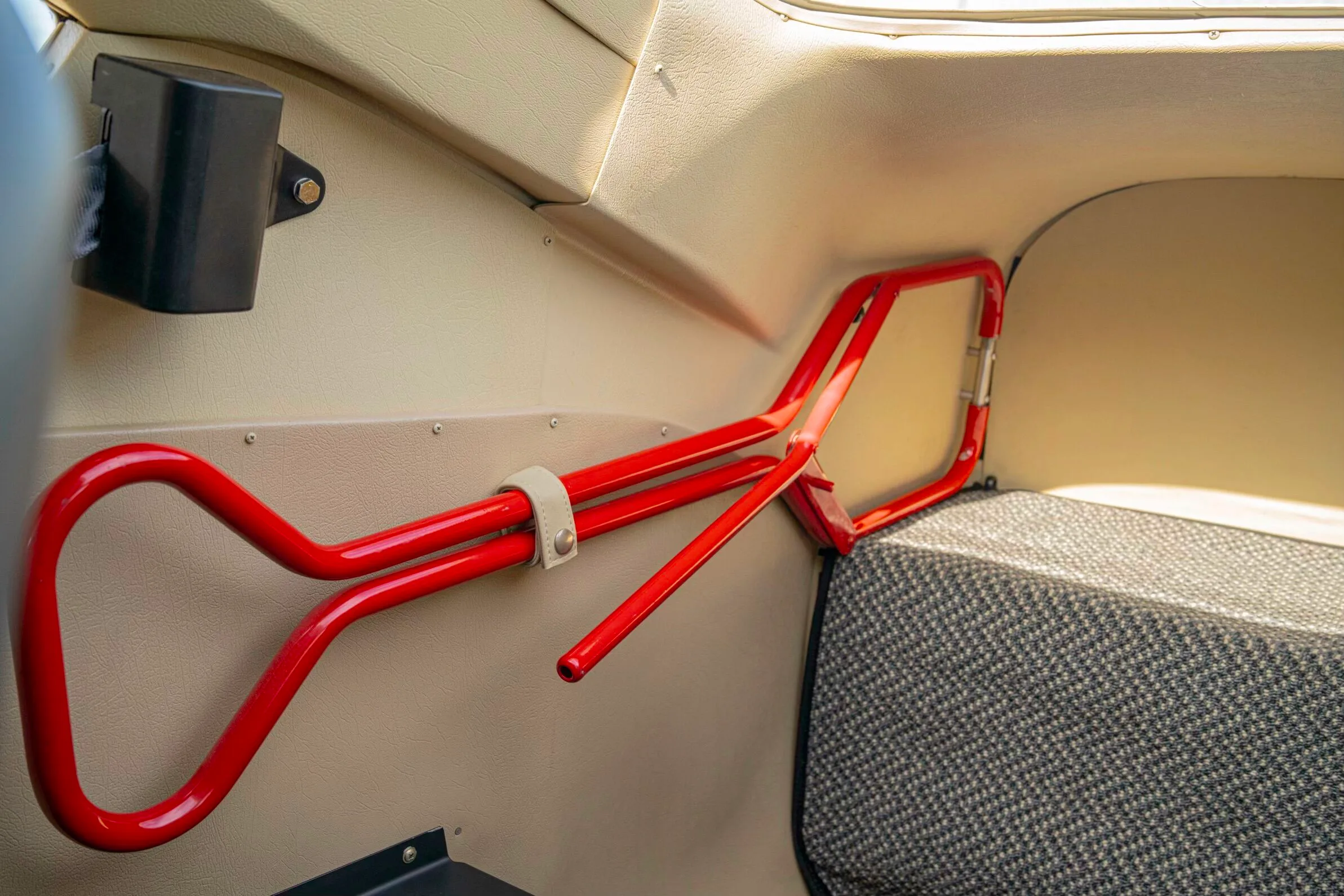 Cabin interior of a 2002 Cessna Turbo 182T Skylane.