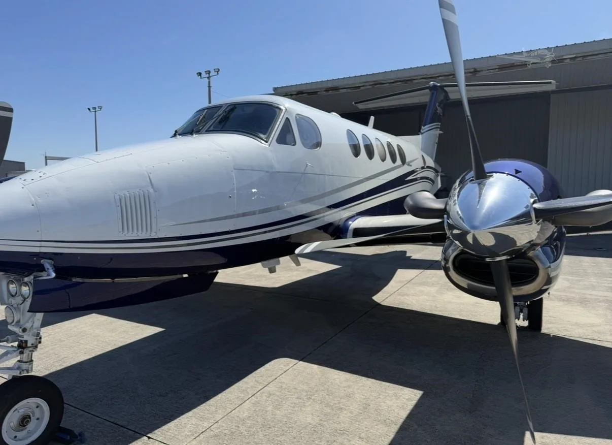 Exterior view of a 1987 BEECHCRAFT KING AIR B200, N14NG.