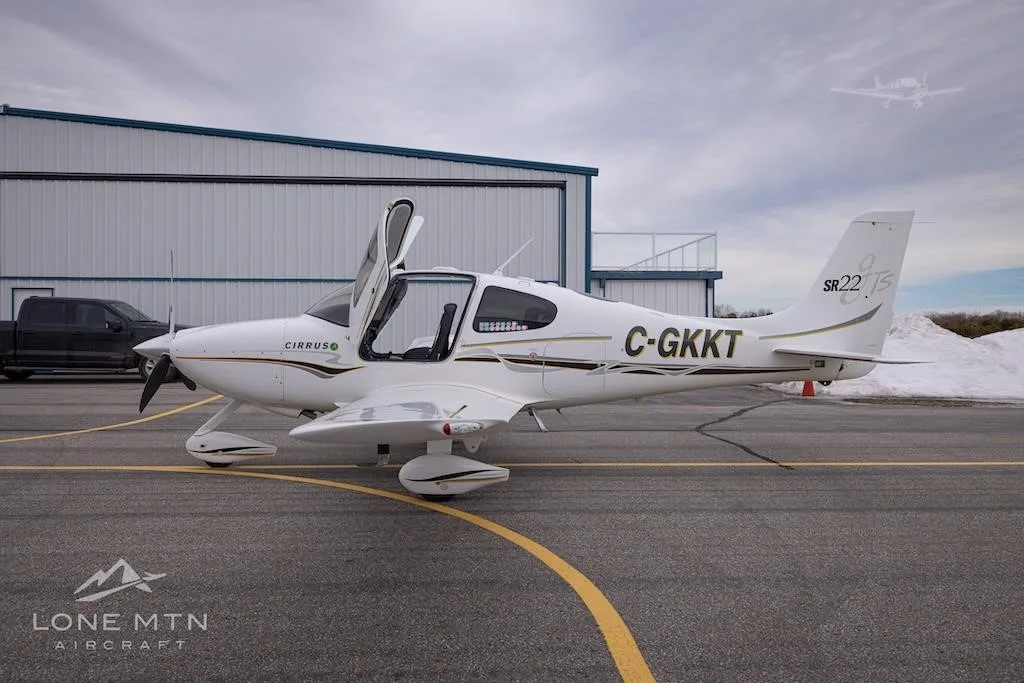 Exterior view of a 2005 CIRRUS SR22-G2, C-GKKT.
