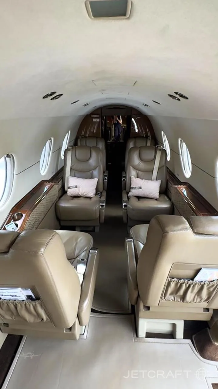 Cabin interior of a 2010 HAWKER 400XP.