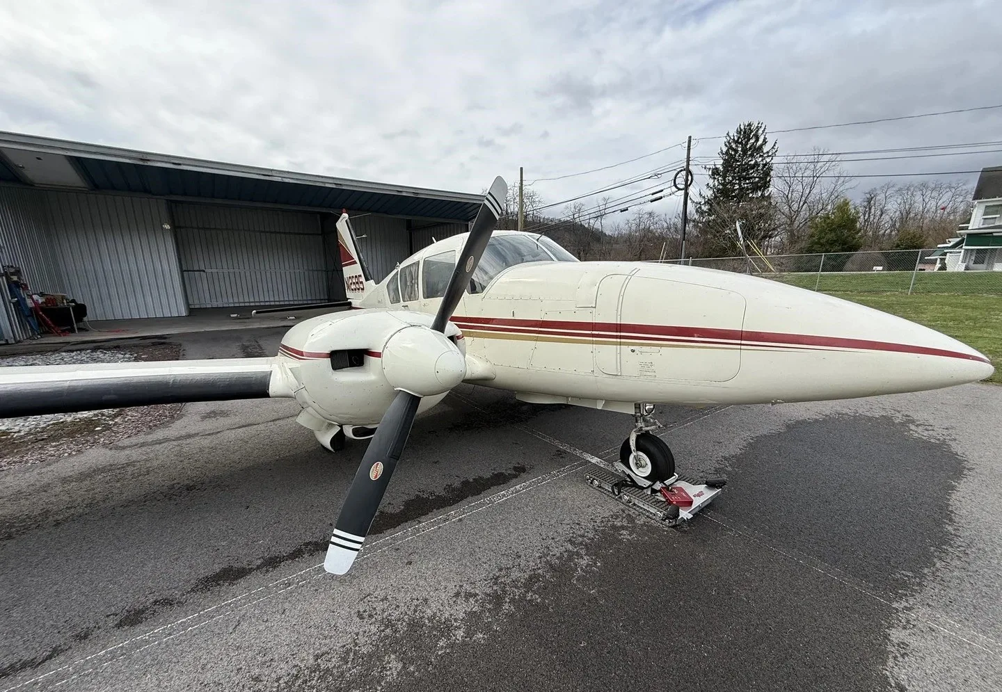 Exterior view of a 1971 Piper PA-23-250 Aztec E.