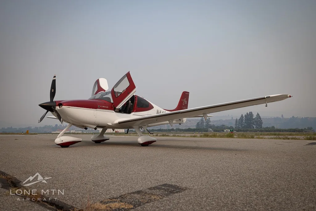 Exterior view of a 2008 Cirrus SR22 G3 GTS Turbo, N443CP.