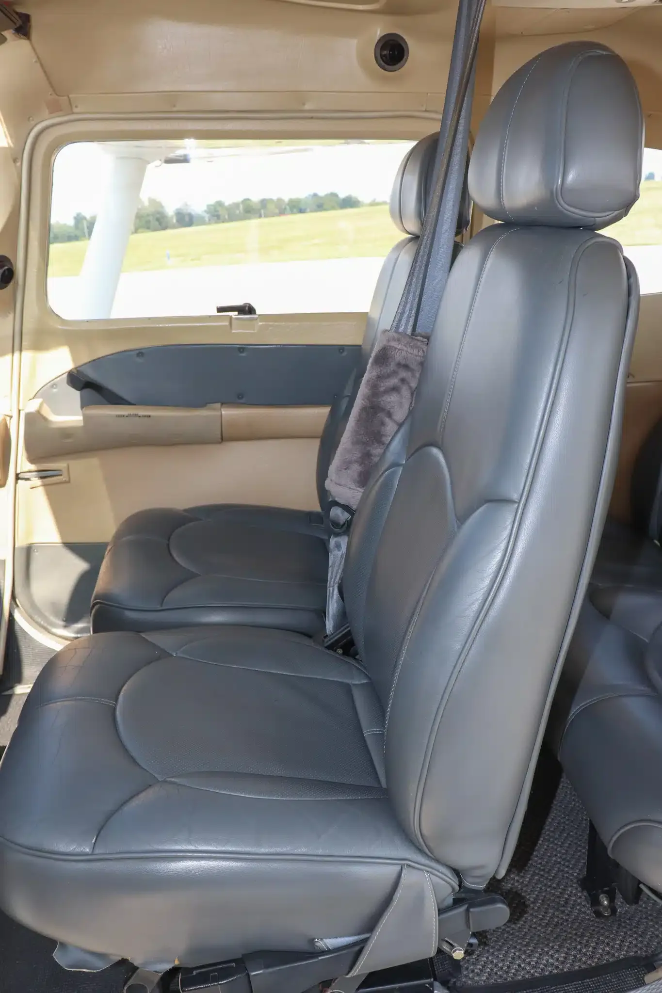 Cabin interior of a 2001 Cessna 182T Skylane.
