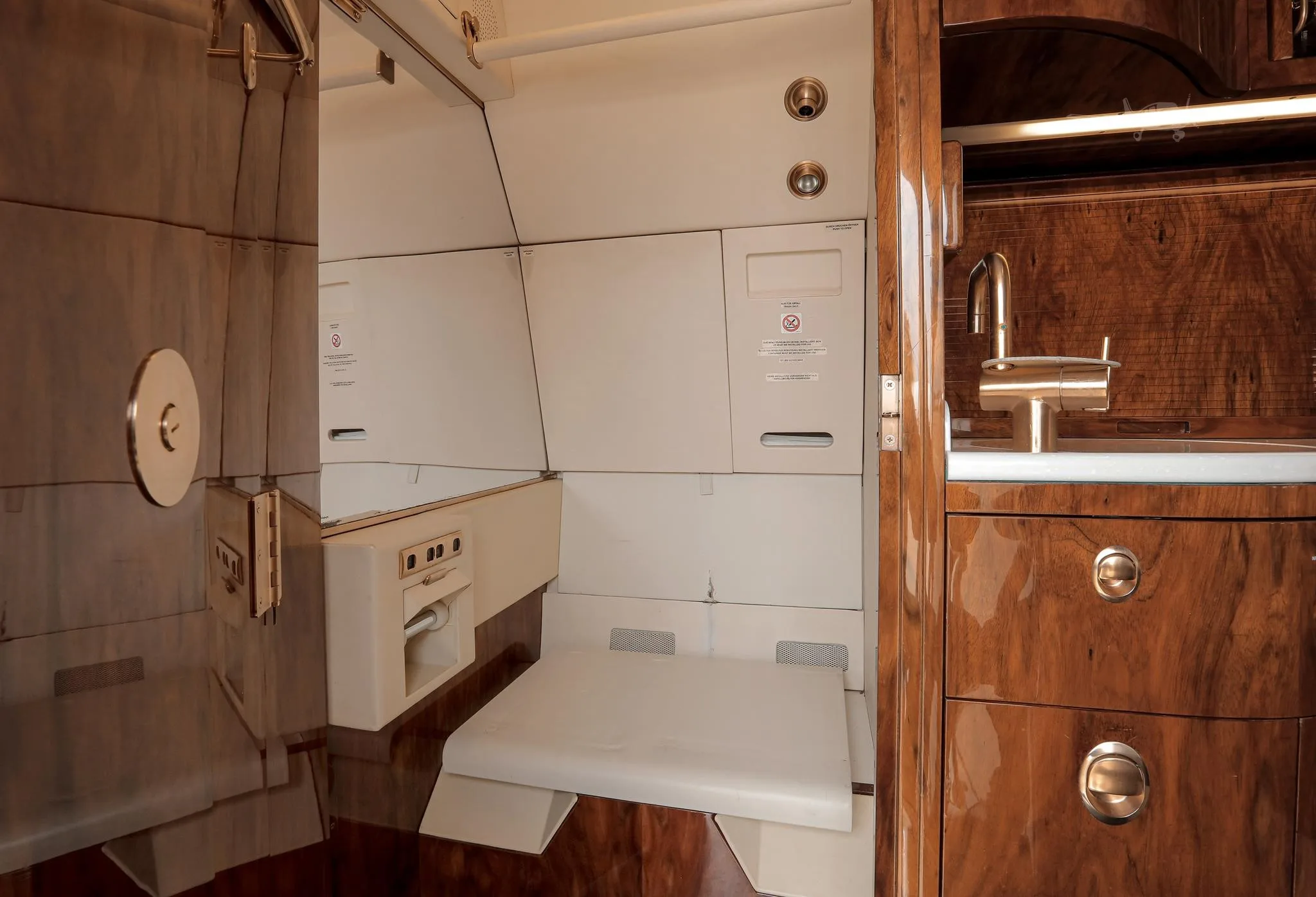 Cabin interior of a 2008 DASSAULT FALCON 2000LX.