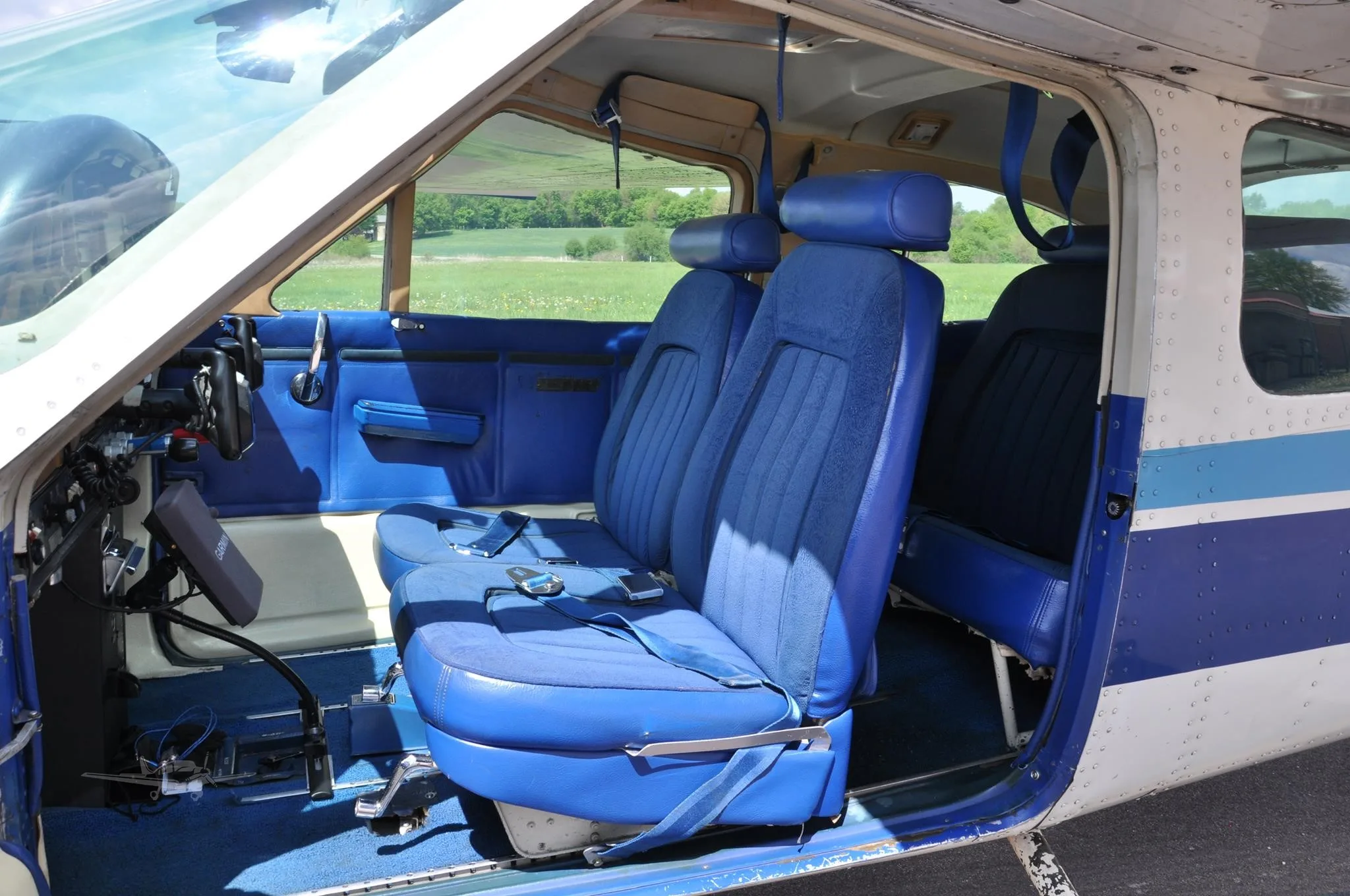Exterior view of a 1976 CESSNA 177RG, N33212.