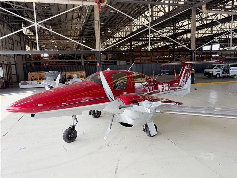 Exterior view of a 2022 DIAMOND DA62, VH-XWJ.