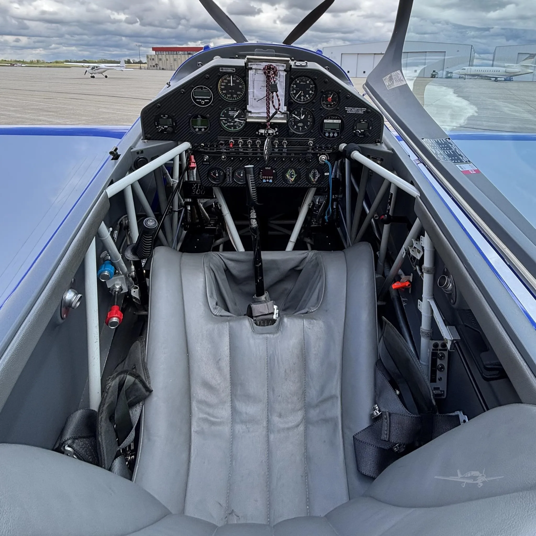 Cockpit and instrument panel of a 2010 EXTRA AIRCRAFT EA 300/L.