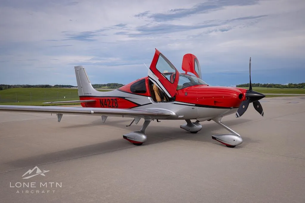 Exterior view of a 2016 Cirrus SR22T G5 GTS.