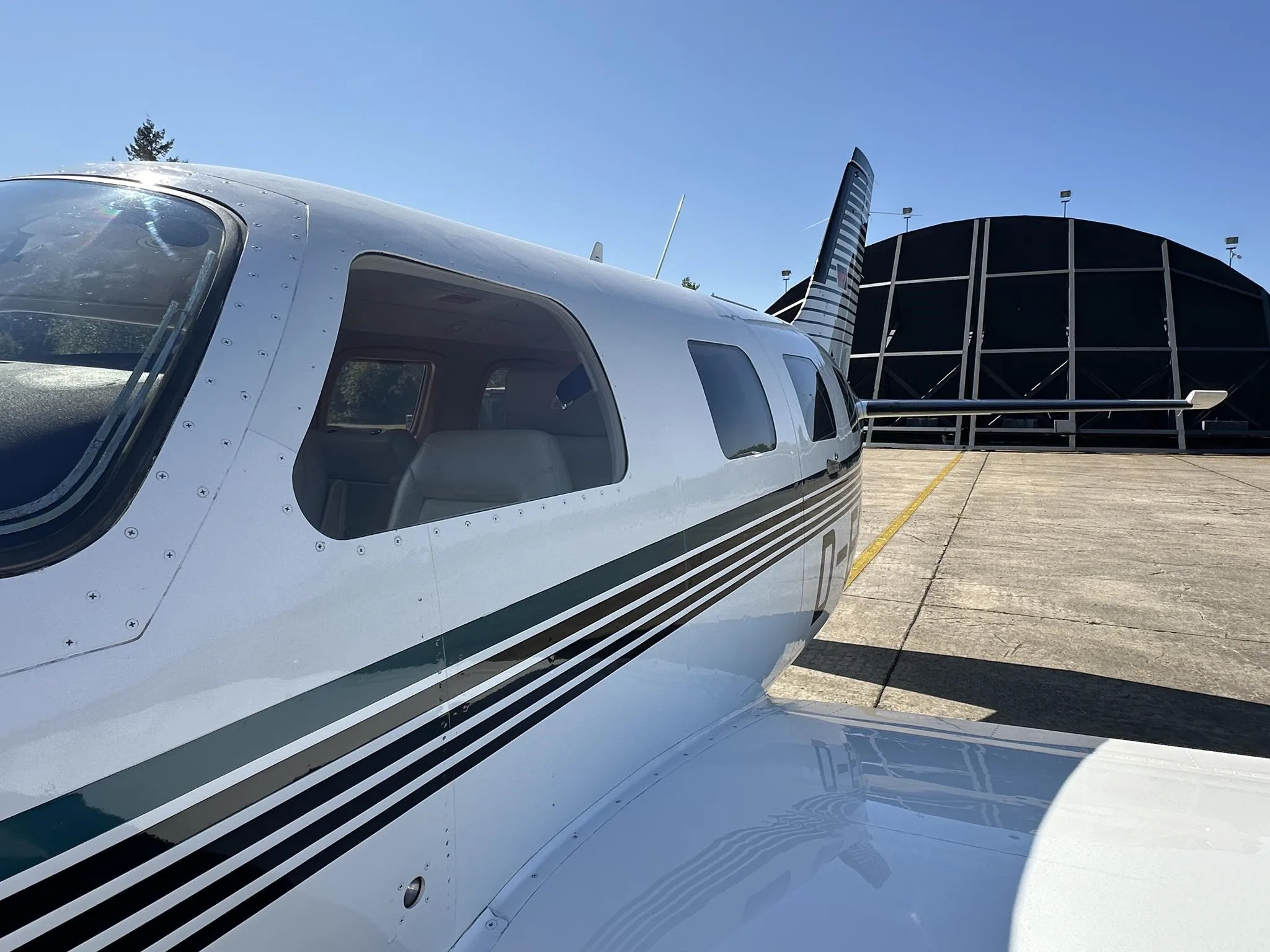 Exterior view of a 1998 PIPER JETPROP, D-EGAC.