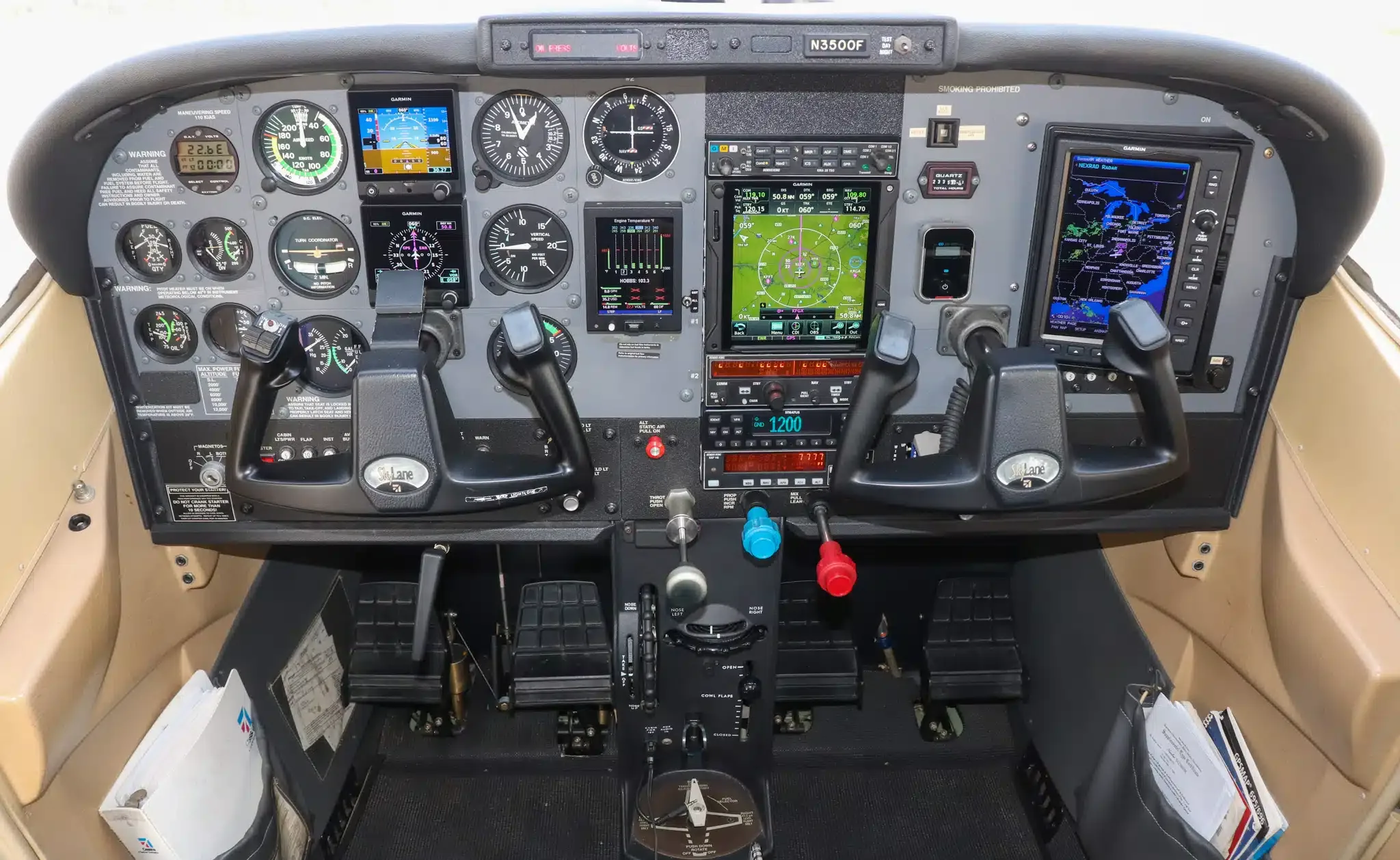 Cockpit and instrument panel of a 2001 Cessna 182T Skylane.