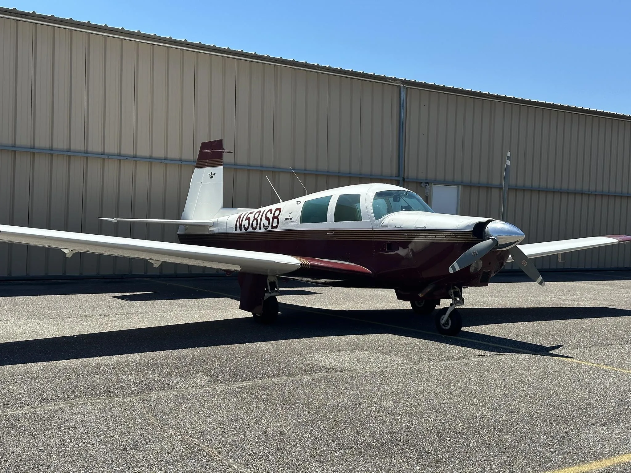 Exterior view of a 1965 MOONEY M20C, N581SB.