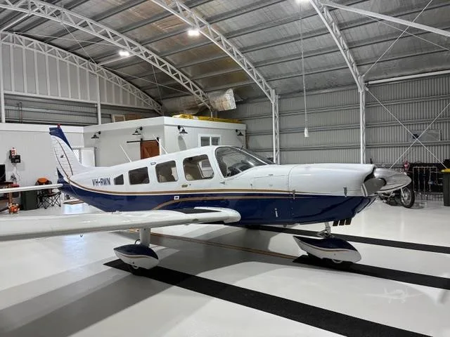 Exterior view of a 1977 PIPER CHEROKEE 6/300.