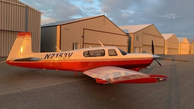 Exterior view of a 1999 MOONEY M20M BRAVO, N2153V.