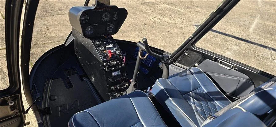 Avionics suite of a 2010 ROBINSON R44 RAVEN I.