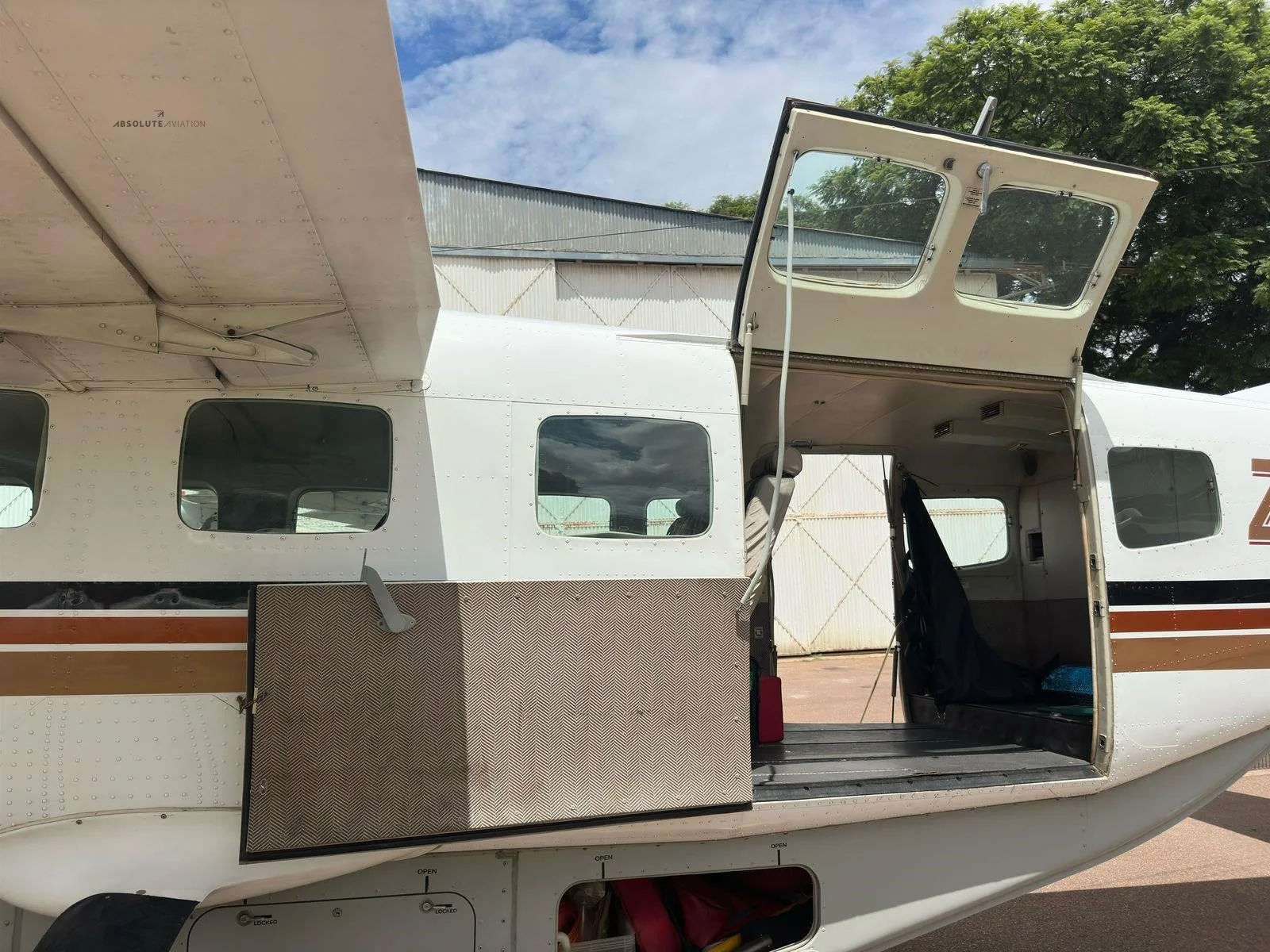 Exterior view of a 1995 CESSNA CARAVAN 208B GRAND.