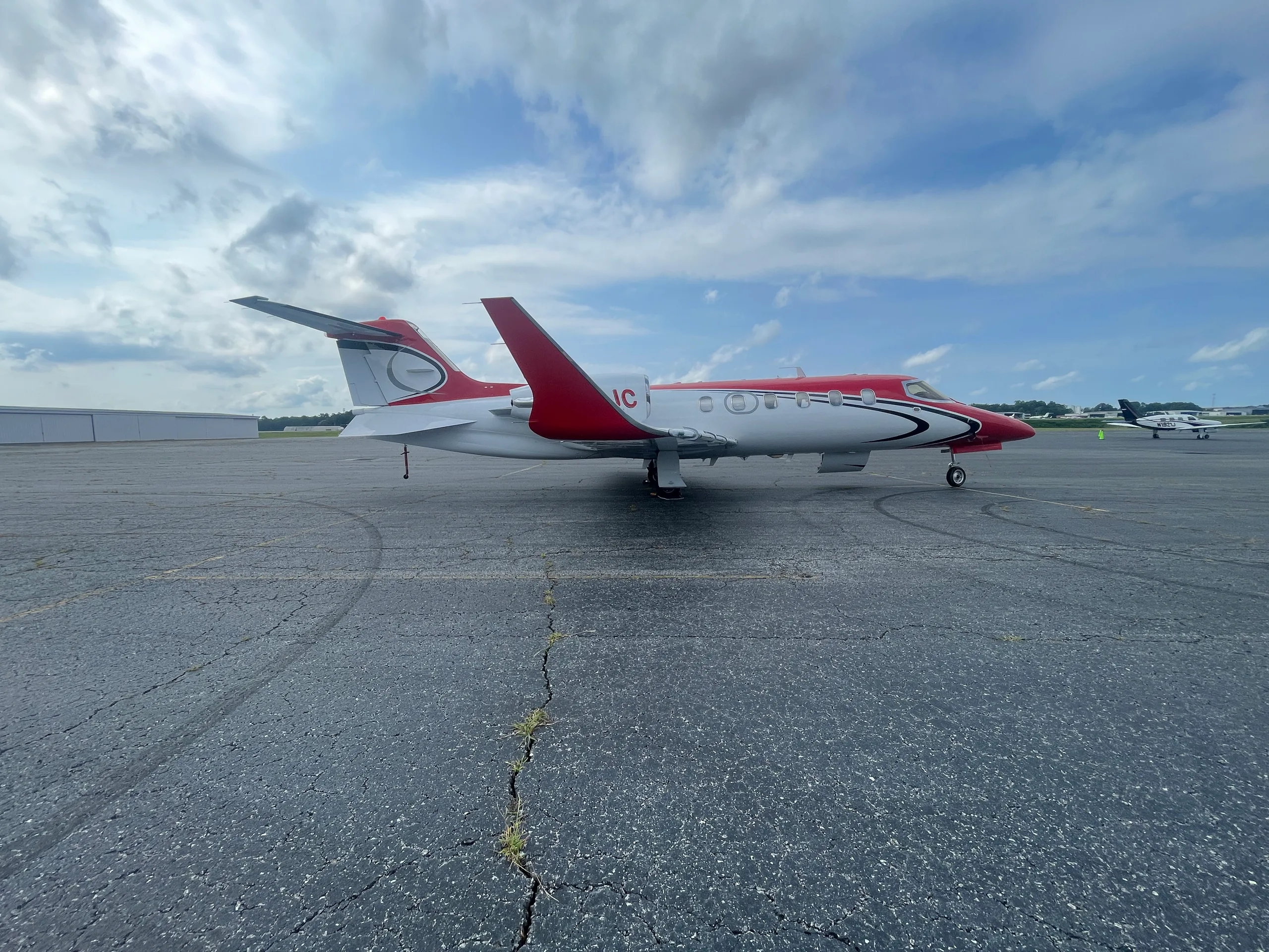 Exterior view of a 2002 Bombardier learjet 31a.