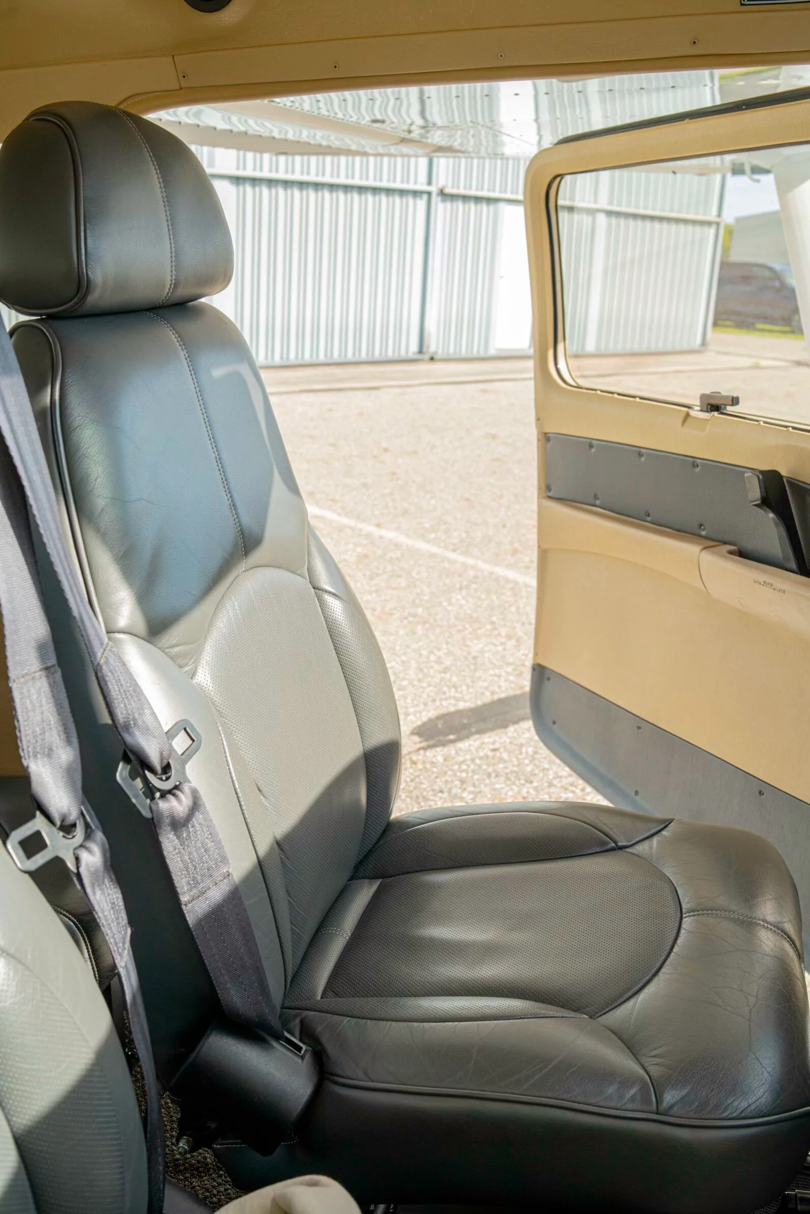 Cabin interior of a 2002 Cessna Turbo 182T Skylane.