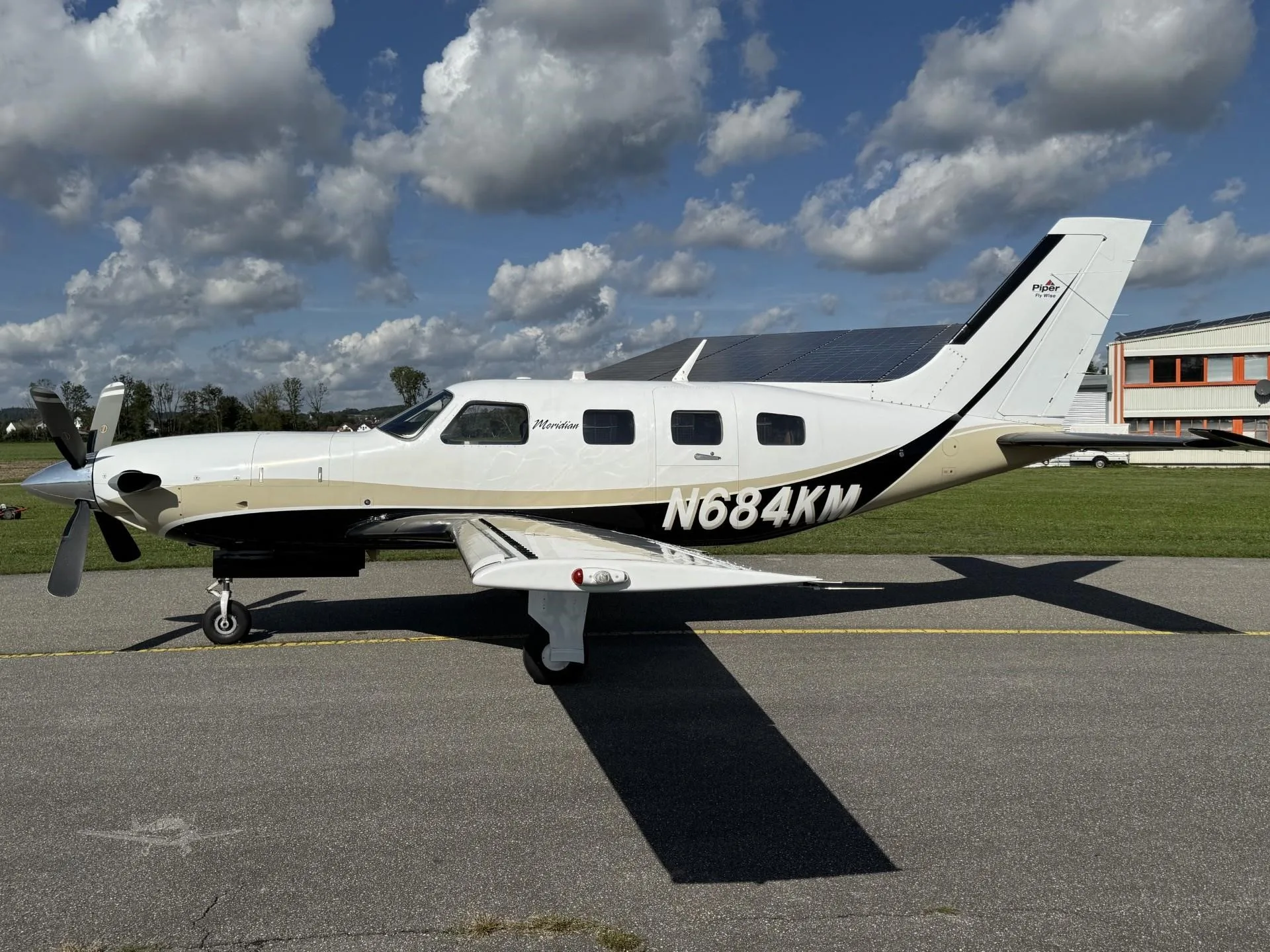 Exterior view of a 2008 PIPER MERIDIAN, N684KM.
