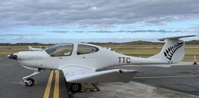 Exterior view of a 2011 DIAMOND DA40 XLS, ZK-TTC.