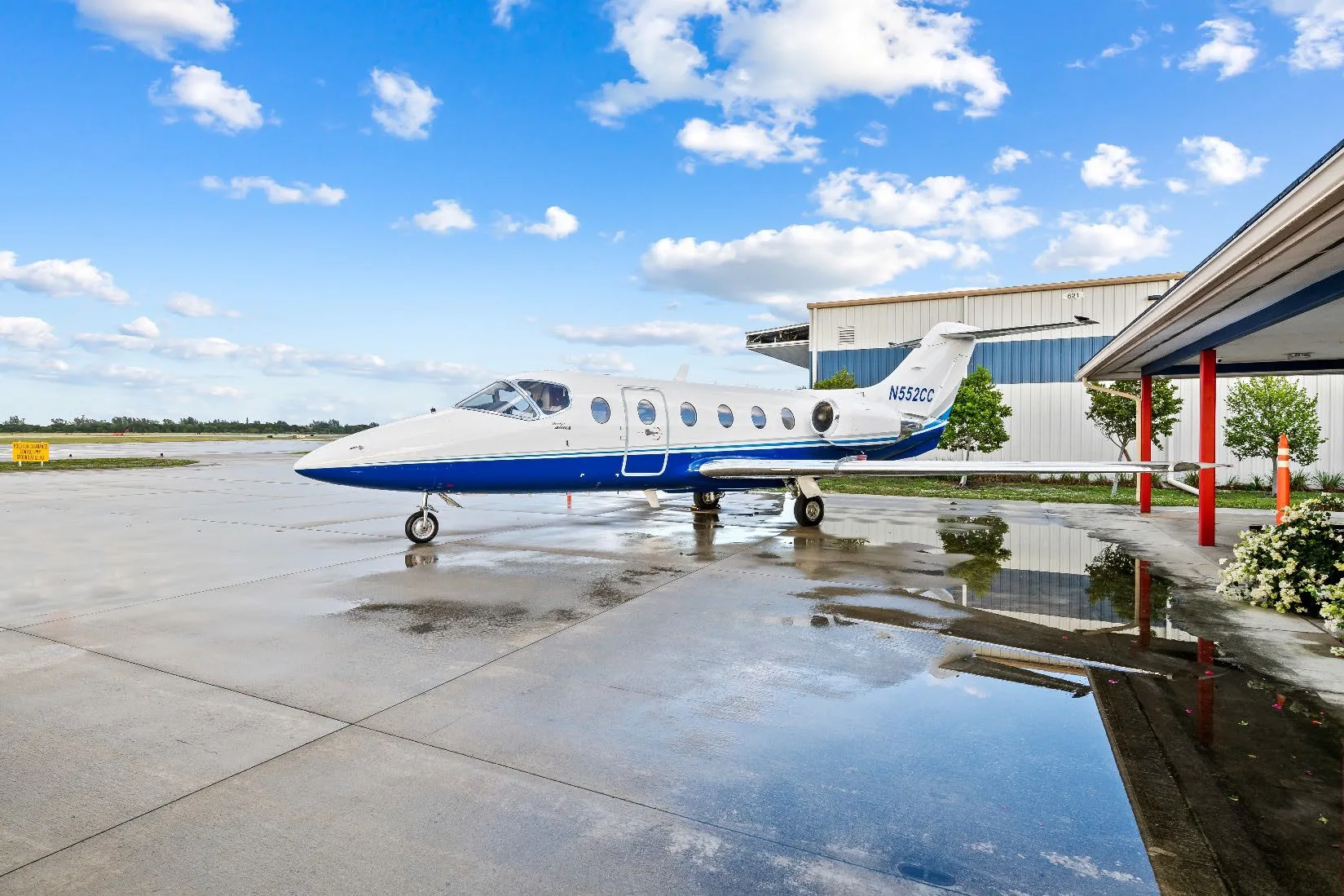 Exterior view of a 1998 Hawker Beechjet 400A.